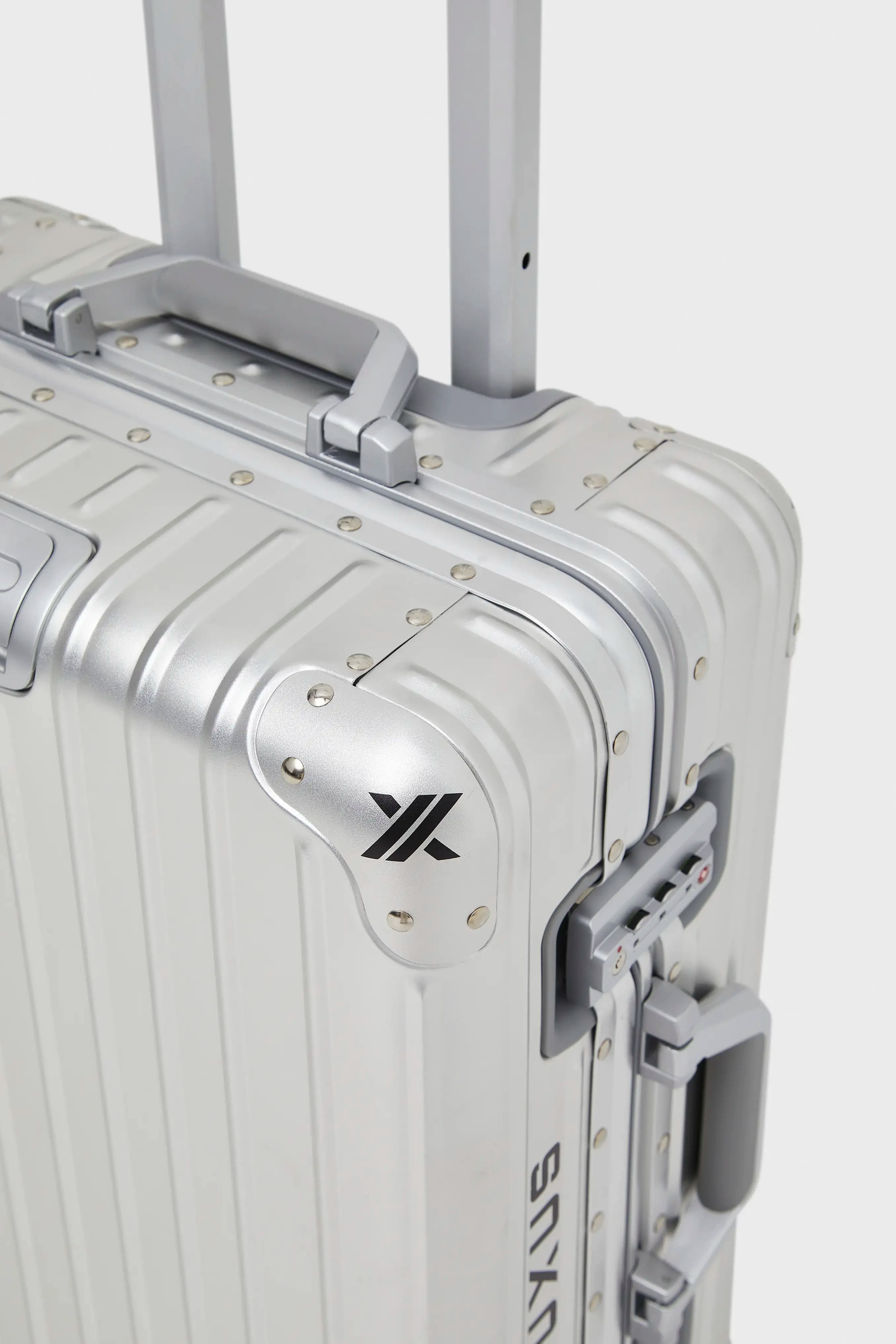 SILVER "VOYAGER" SUITCASE