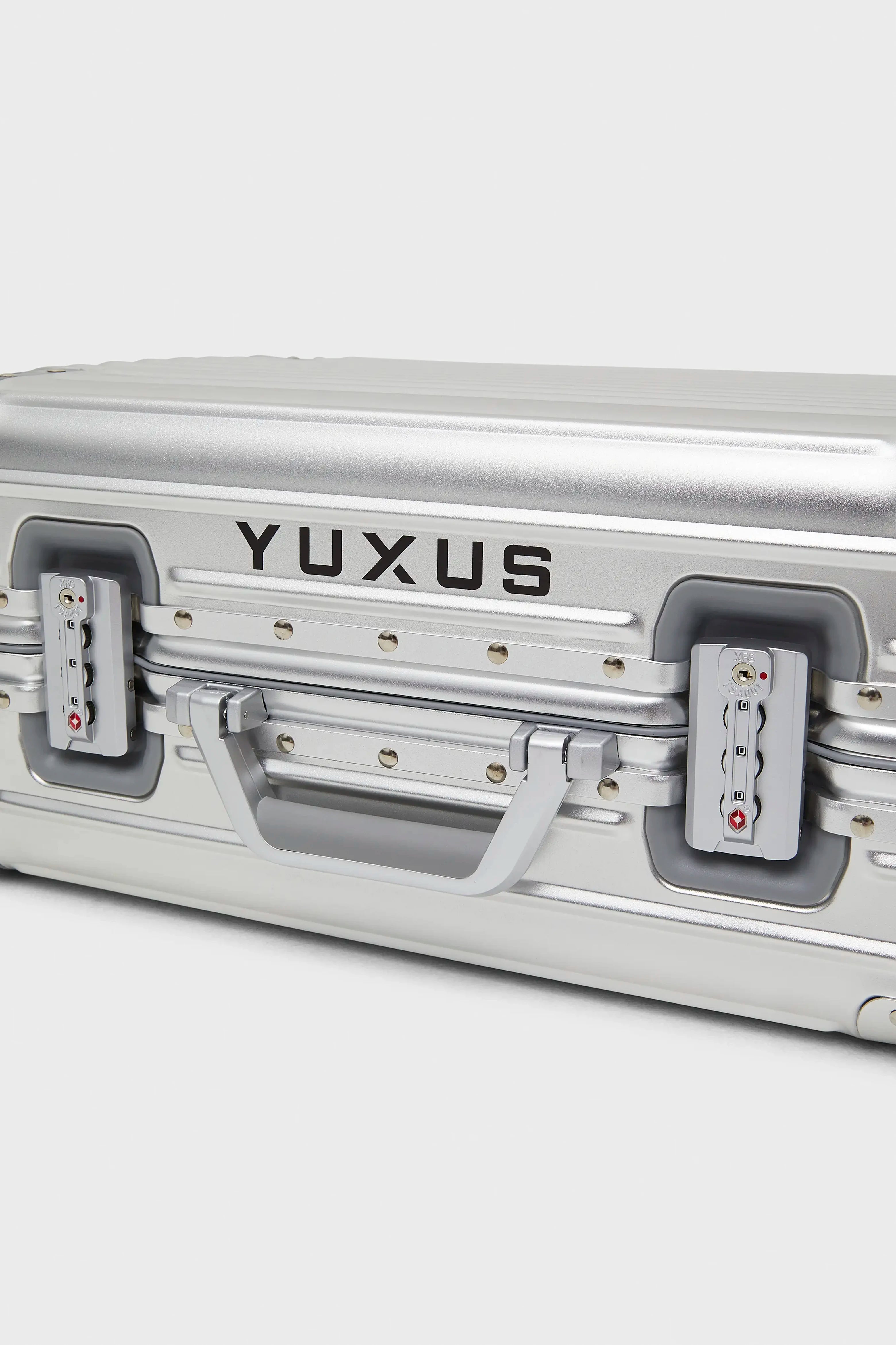 SILVER "VOYAGER" SUITCASE
