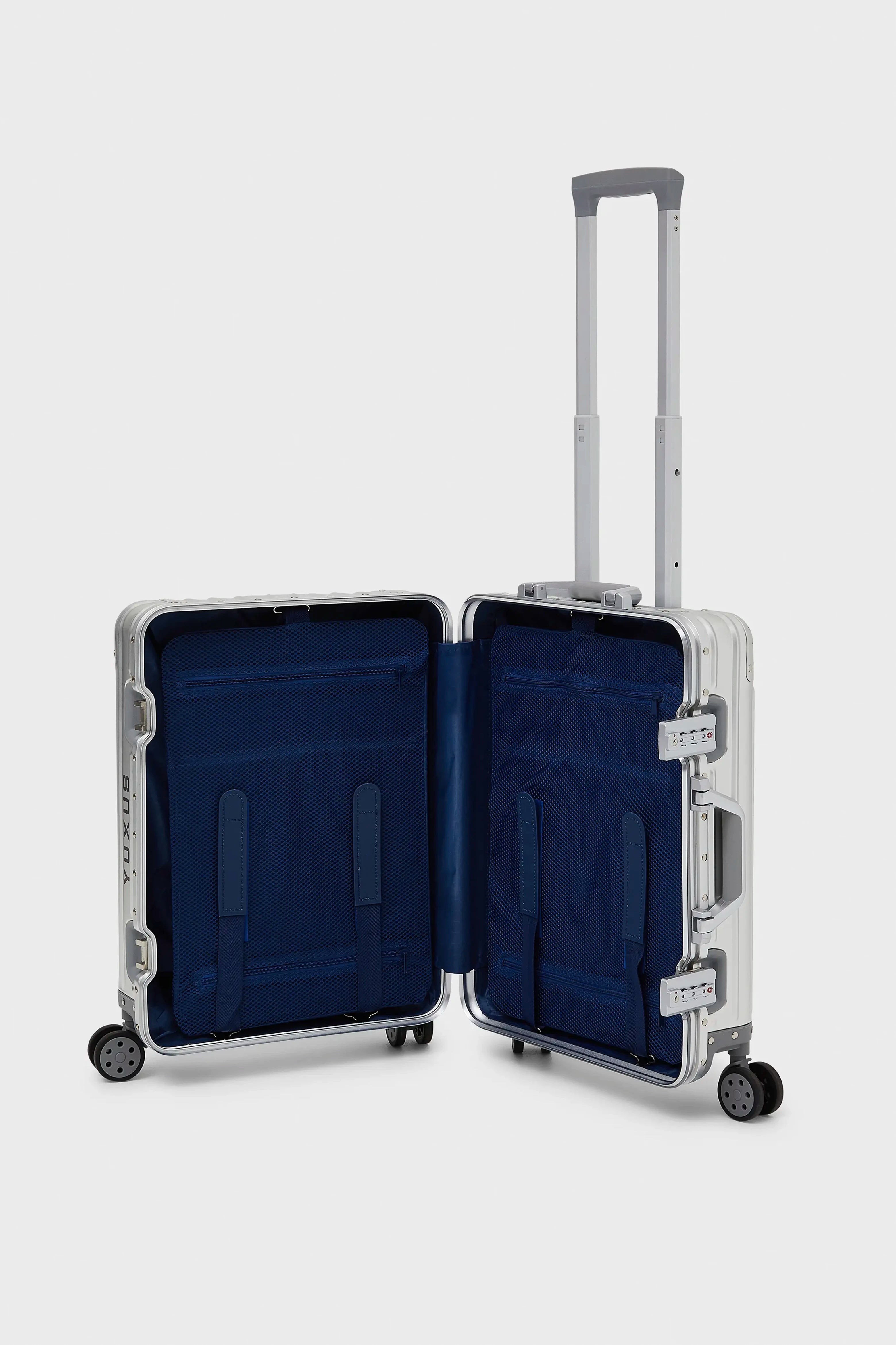 SILVER "VOYAGER" SUITCASE