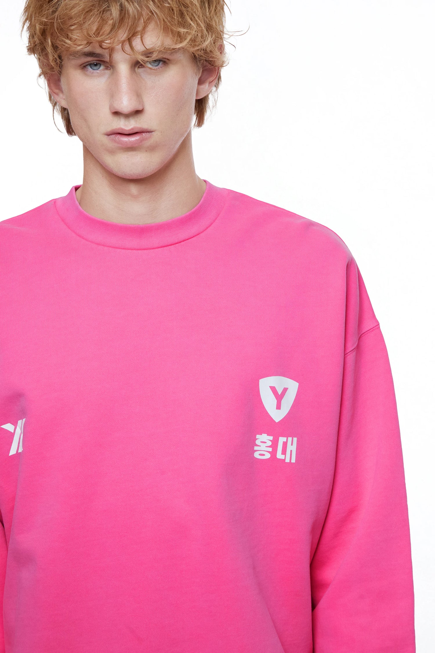 RUBER "HONGDAE" CREWNECK