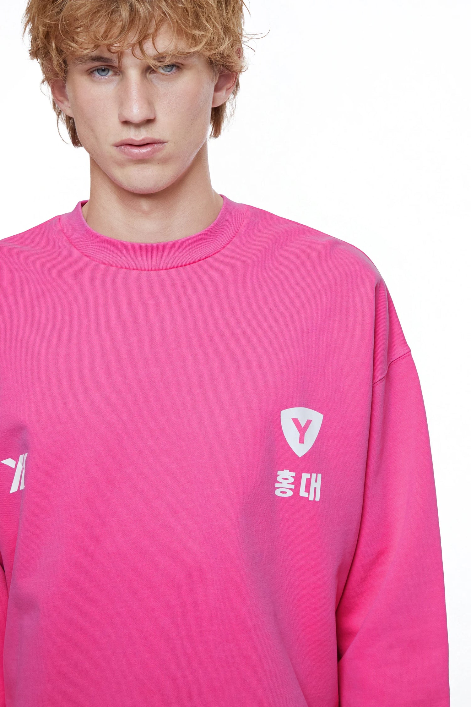 RUBER "HONGDAE" CREWNECK