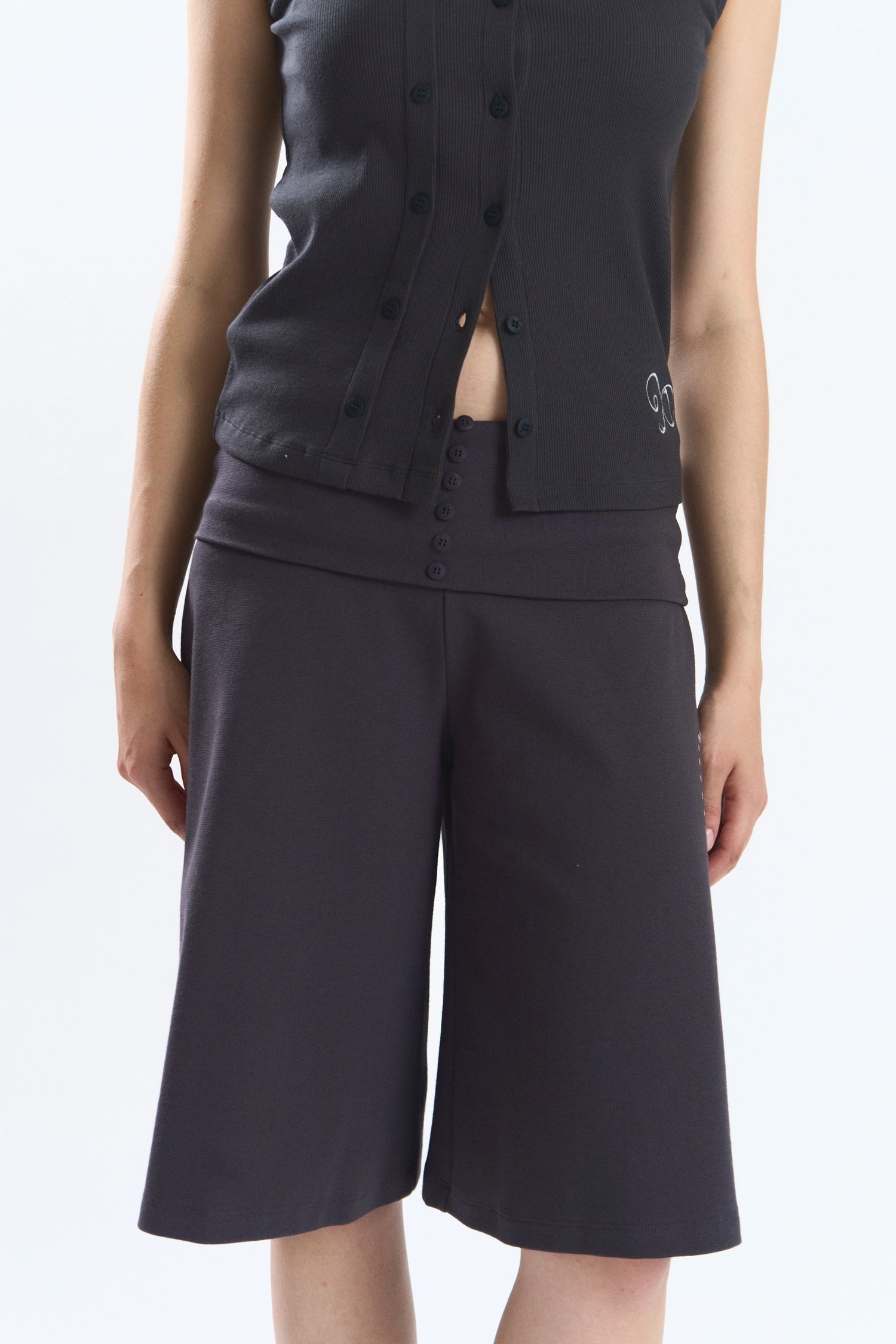 CALM TOP DARK GREY