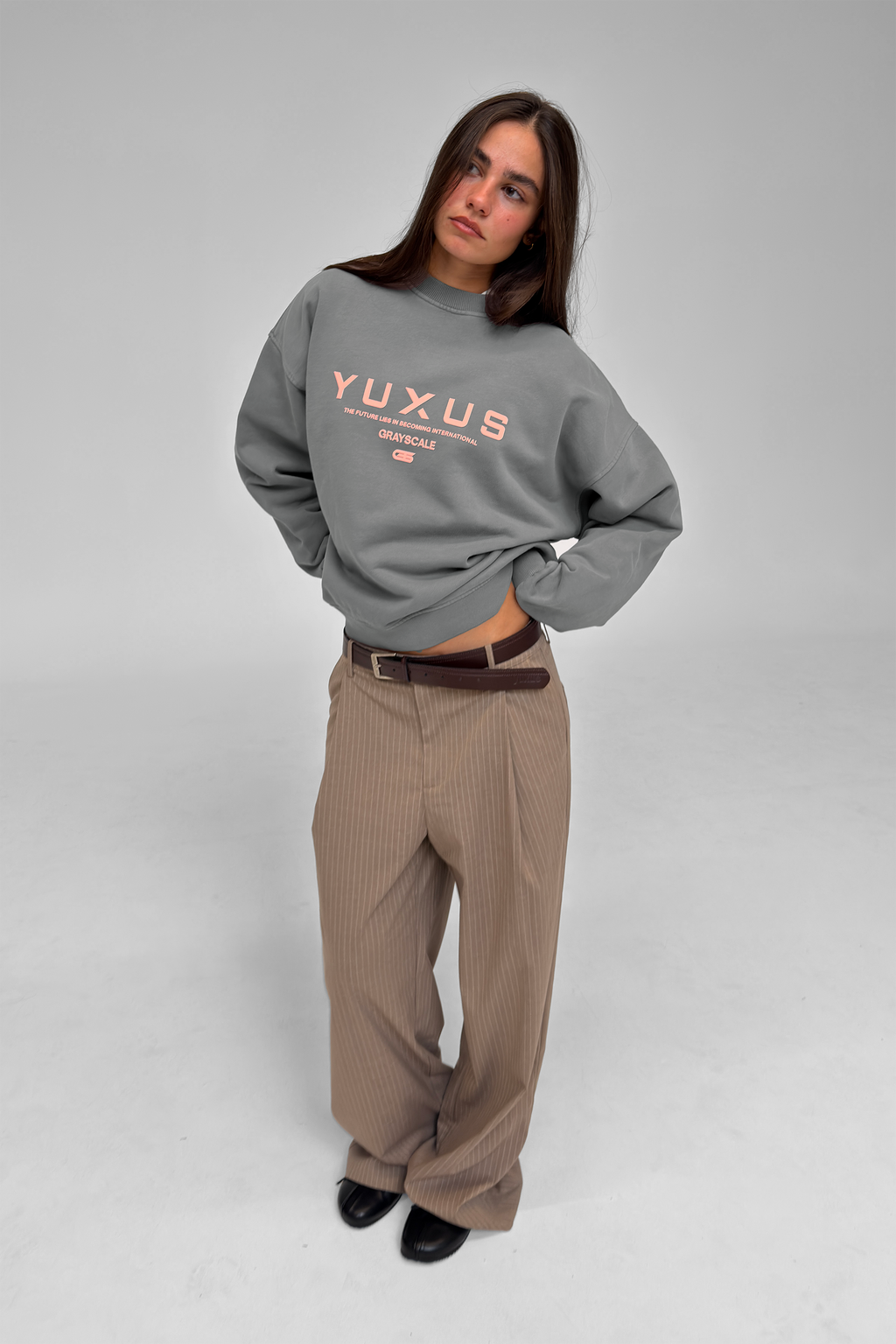 DIM "GRAYSCALE" CREWNECK