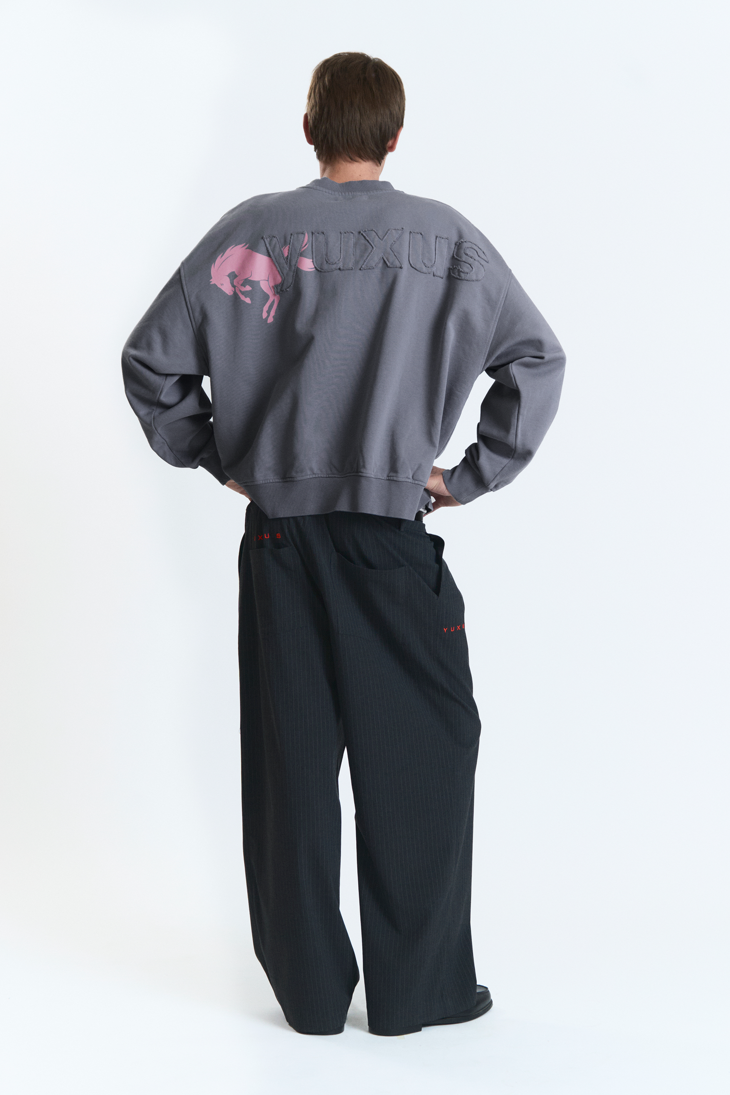 NEAT CREWNECK GREY