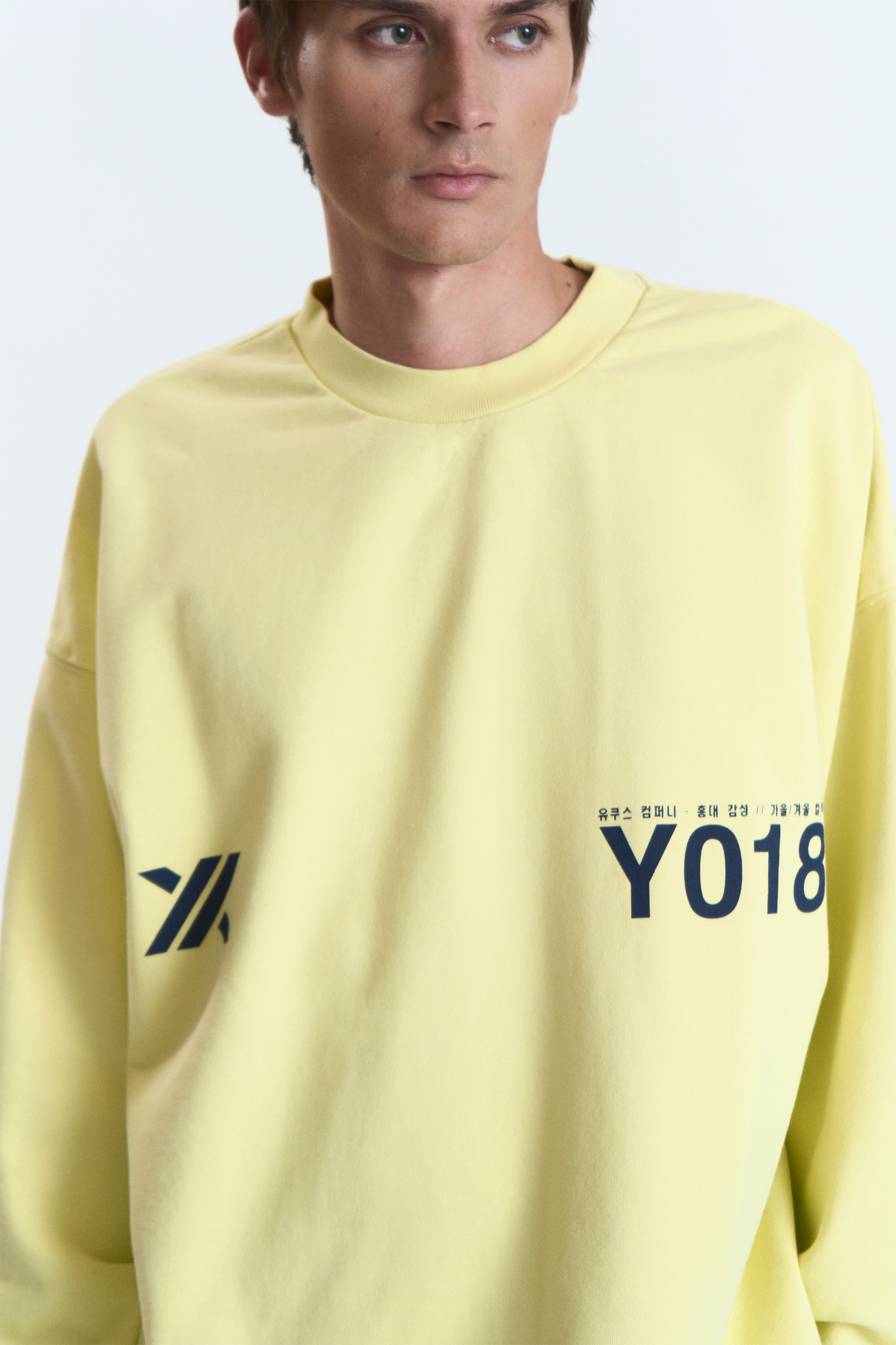 CANDLE "HONGDAE" CREWNECK