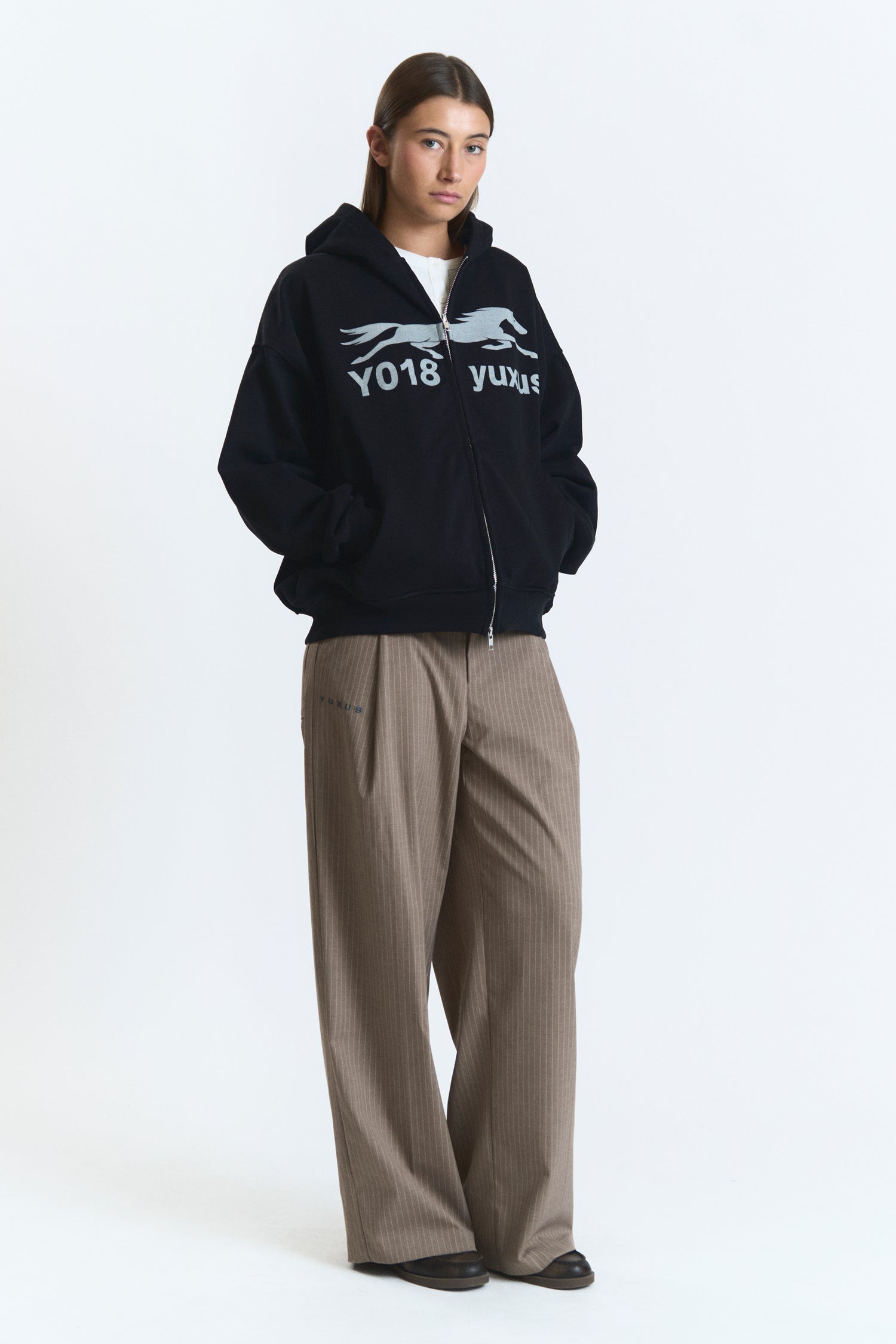 GARN "LOWERCASE" ZIP BLACK