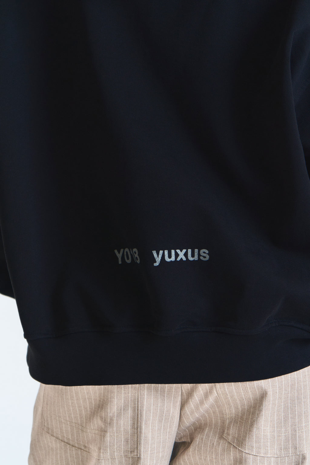GARN "LOWERCASE" ZIP BLACK