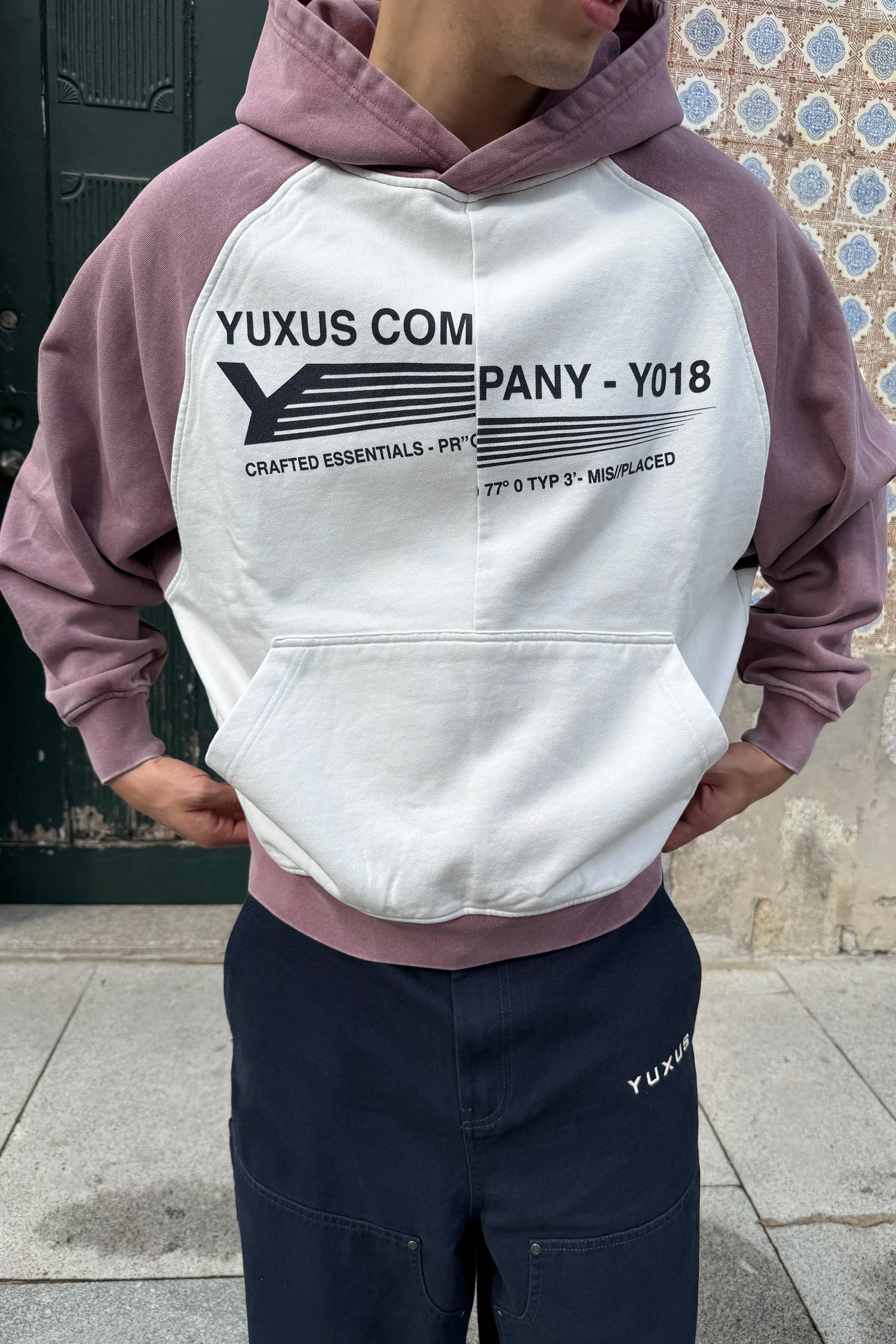 BROKEN HOODIE RED