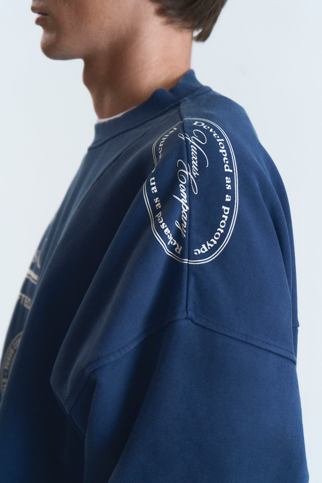 DISPLACED CREWNECK BLUE