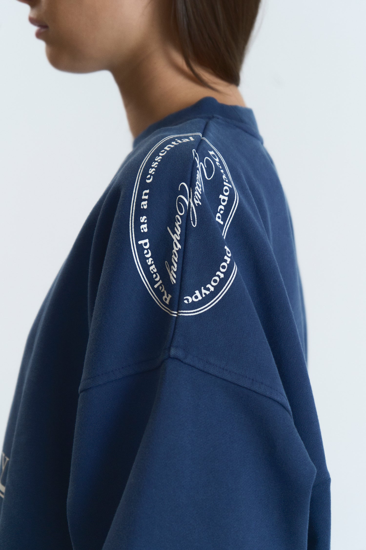 DISPLACED CREWNECK BLUE