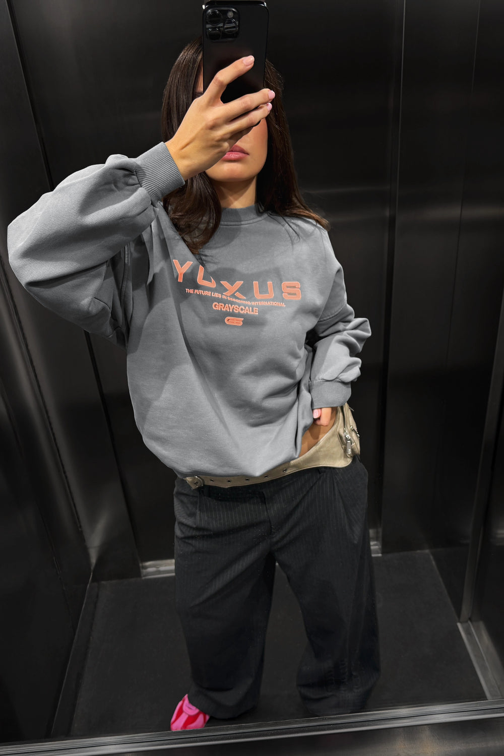DIM "GRAYSCALE" CREWNECK