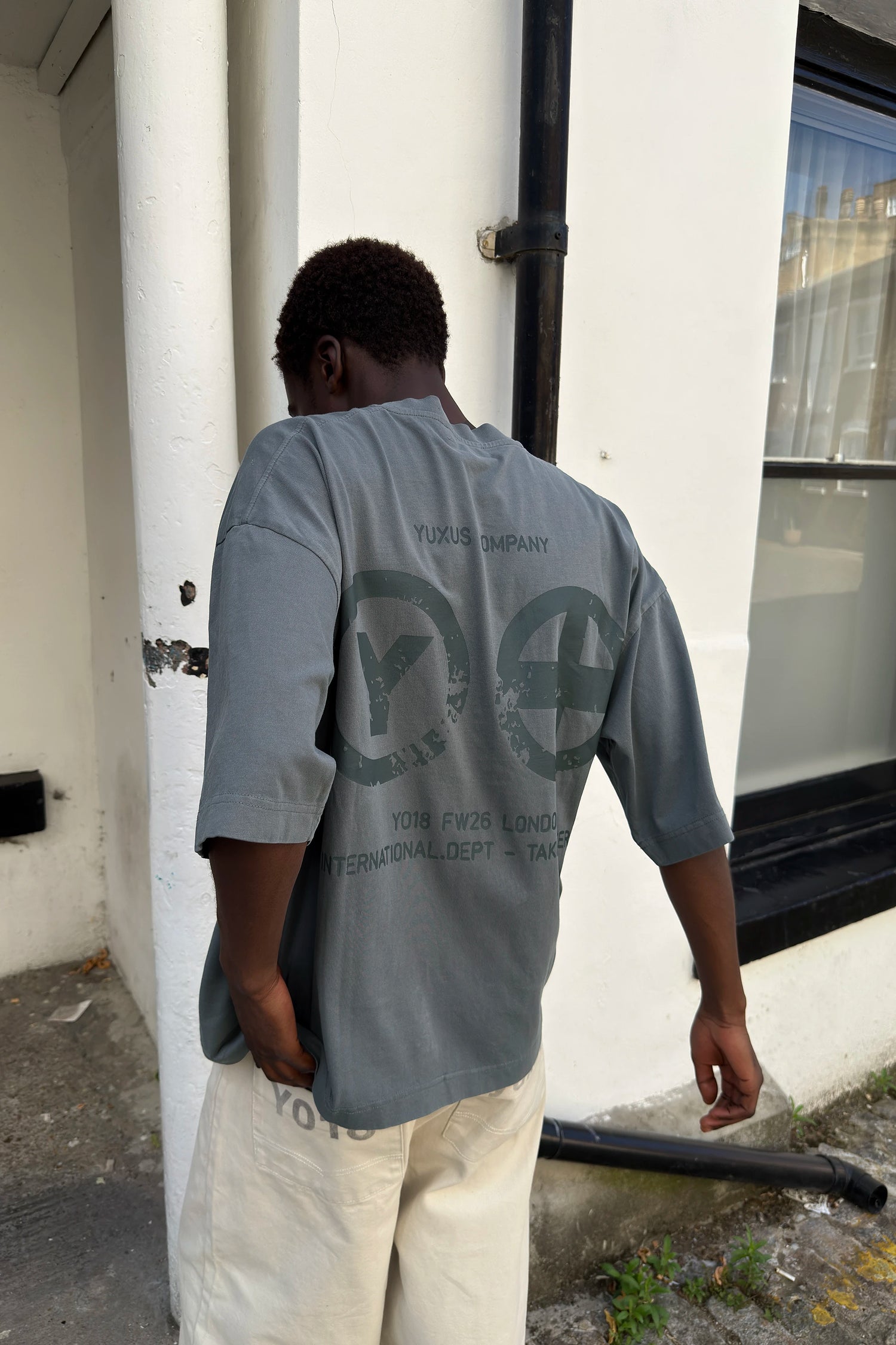 BRACE T-SHIRT DARK GREY