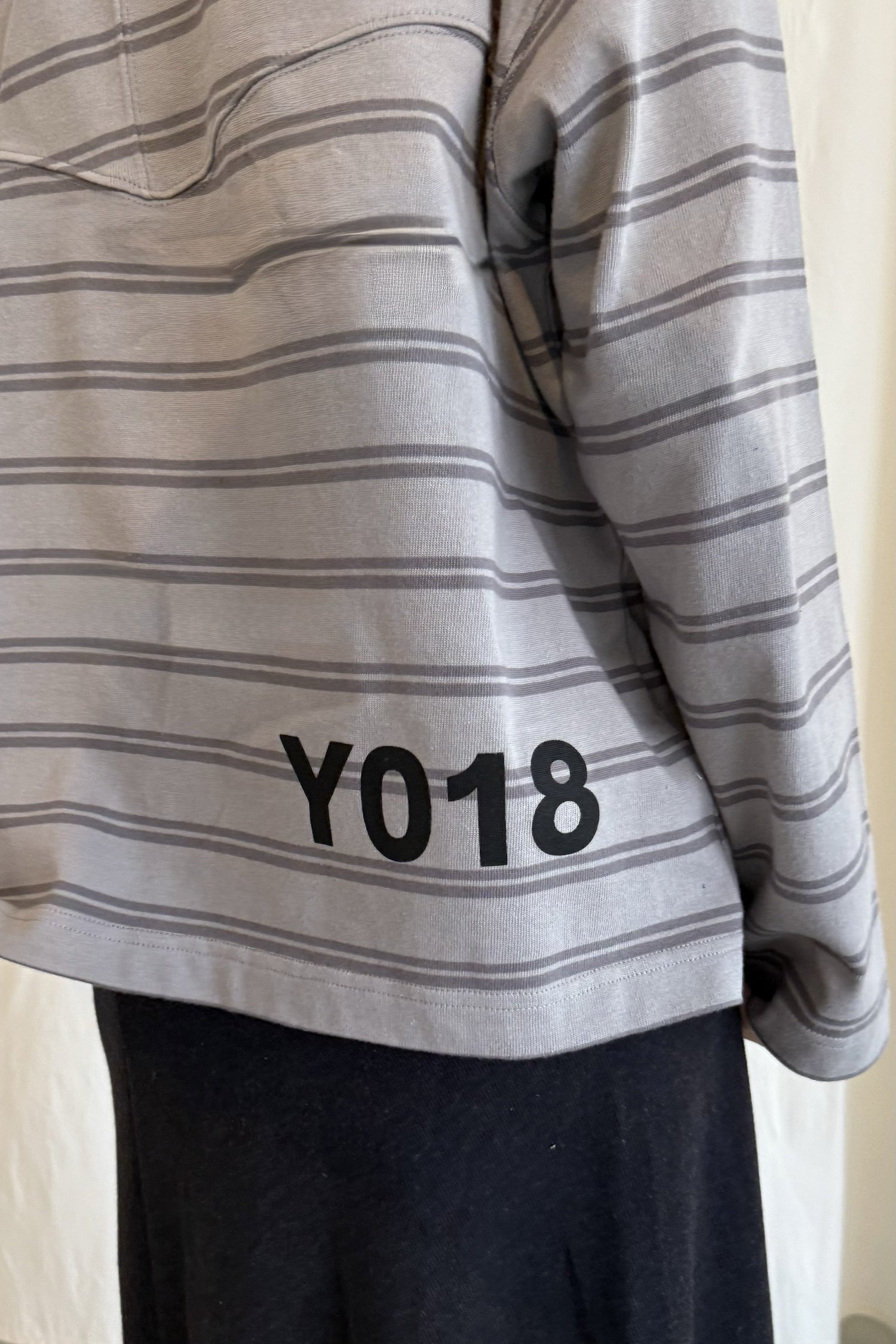 GLOSSY "HONGDAE" LONGSLEEVE