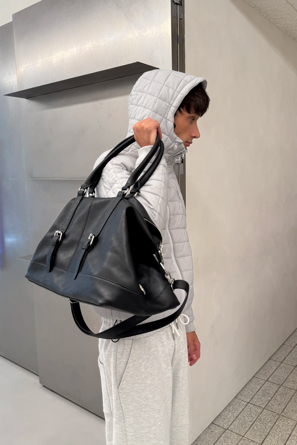 BLACK "VOYAGER" LEATHER BAG