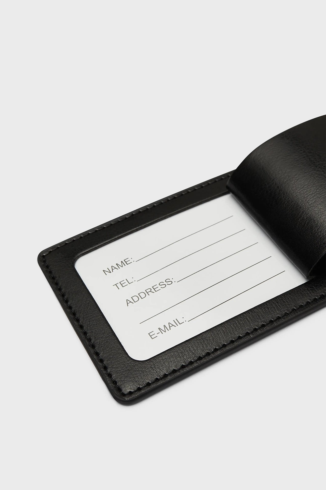 BLACK "VOYAGER" SUITCASE TAG