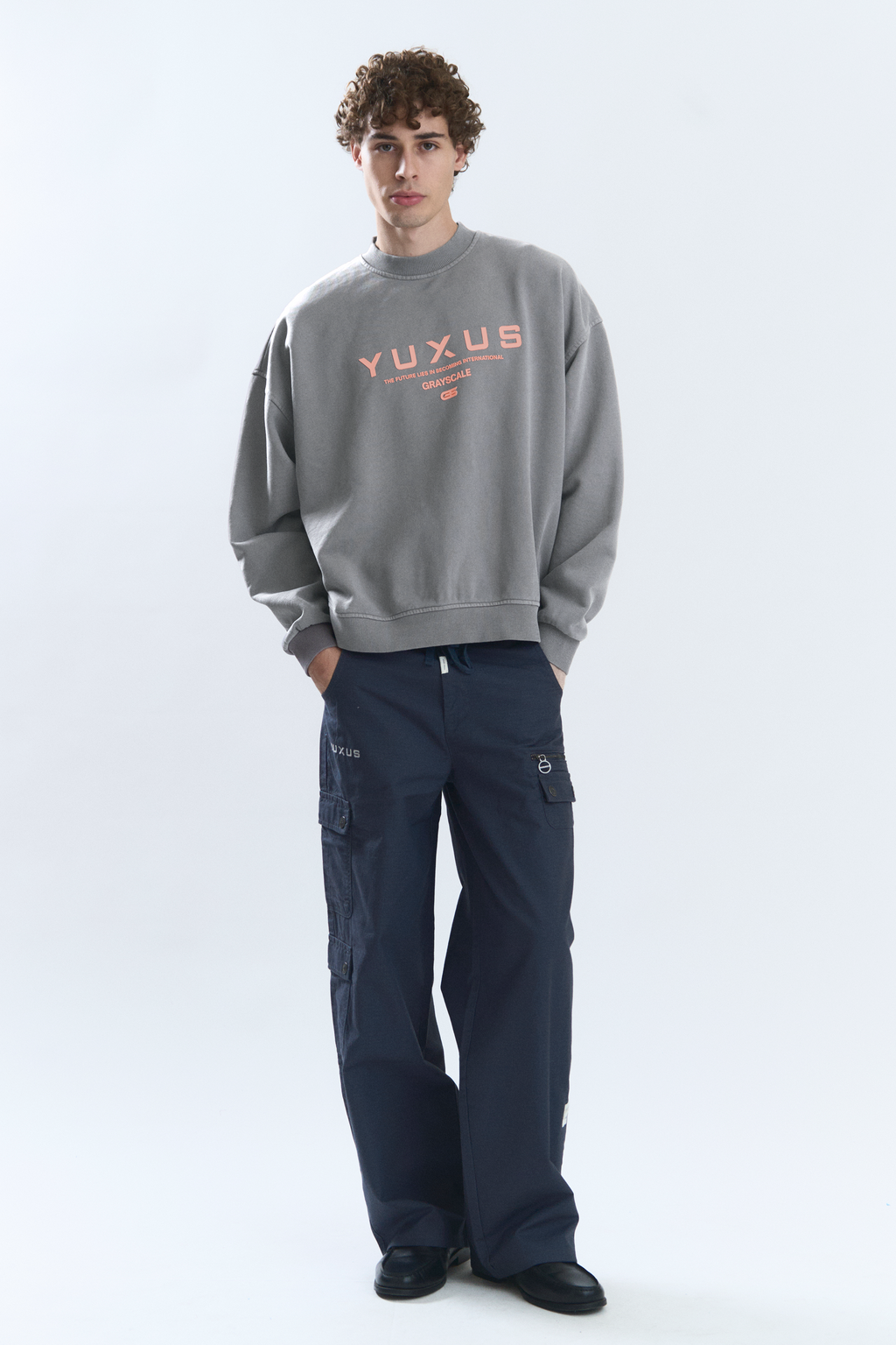 DIM "GRAYSCALE" CREWNECK