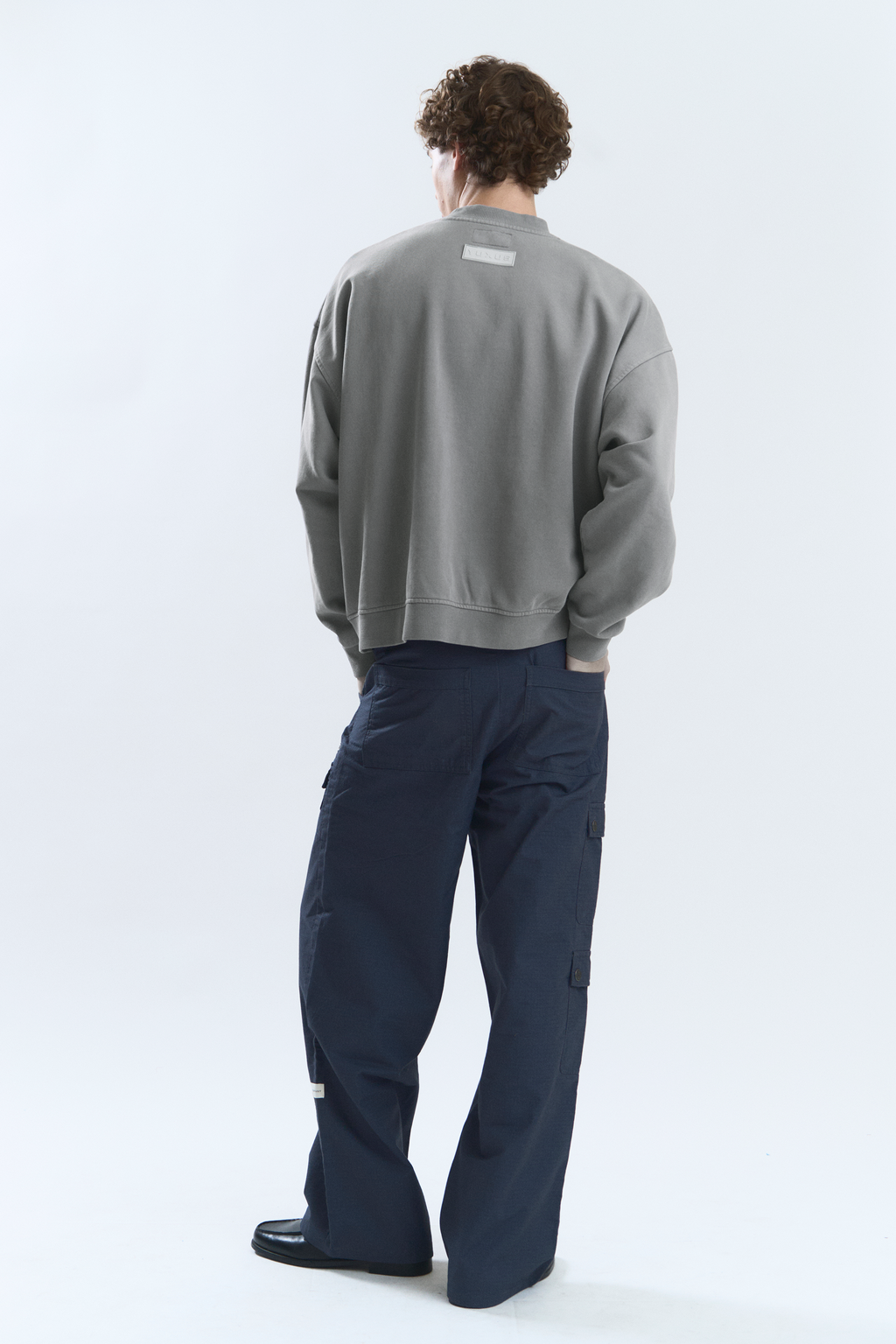 DIM "GRAYSCALE" CREWNECK