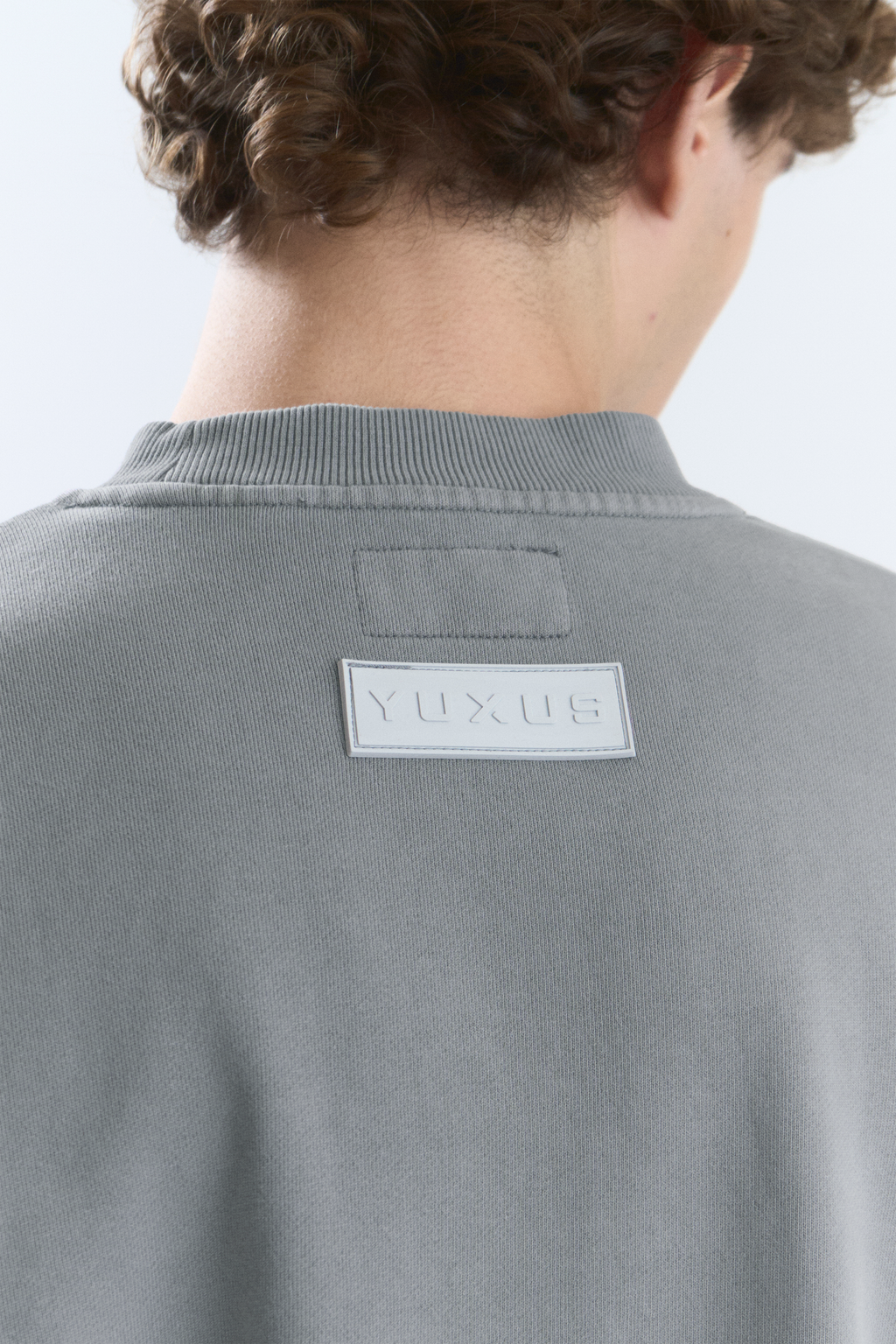 DIM "GRAYSCALE" CREWNECK