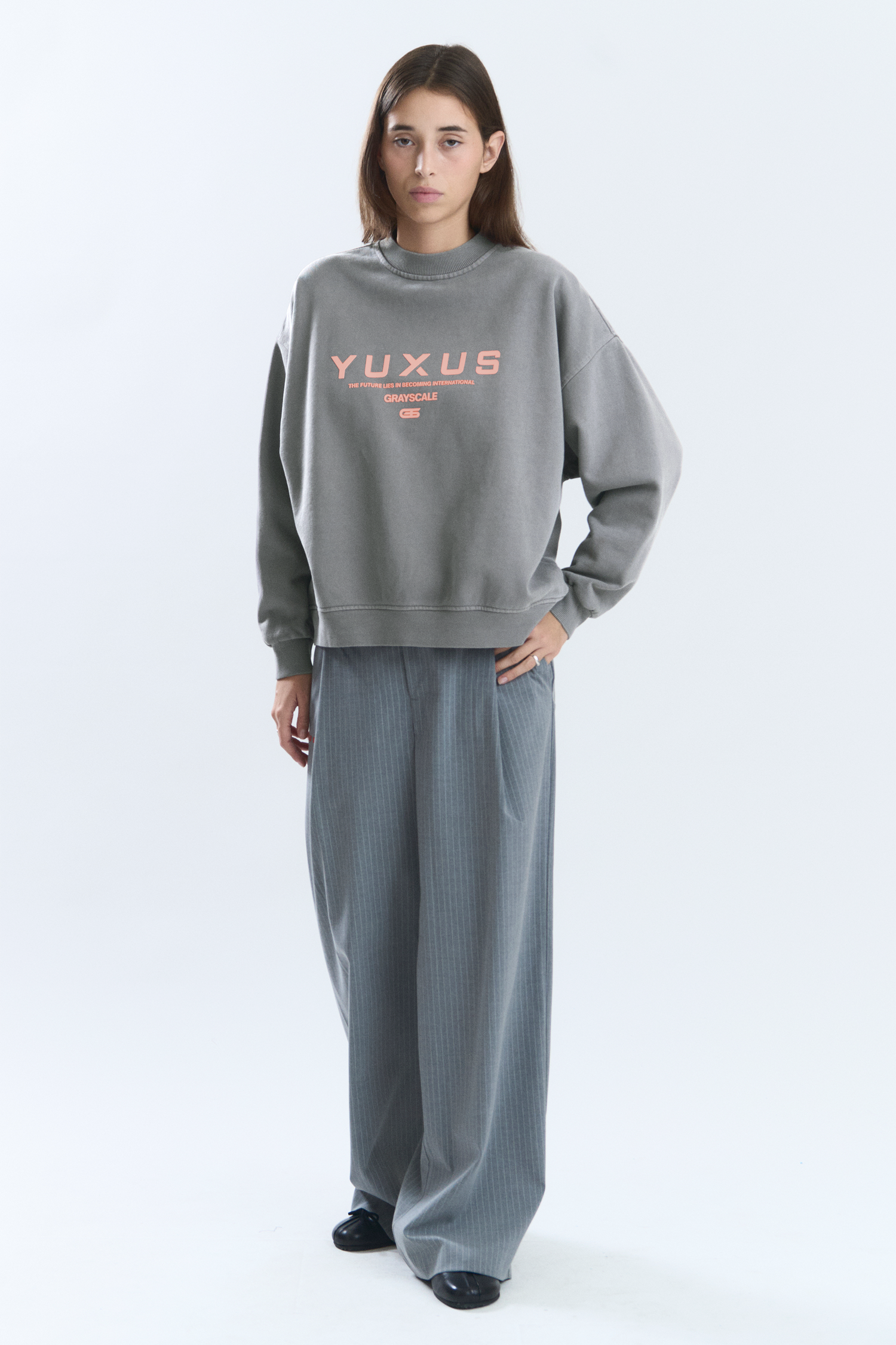 DIM "GRAYSCALE" CREWNECK