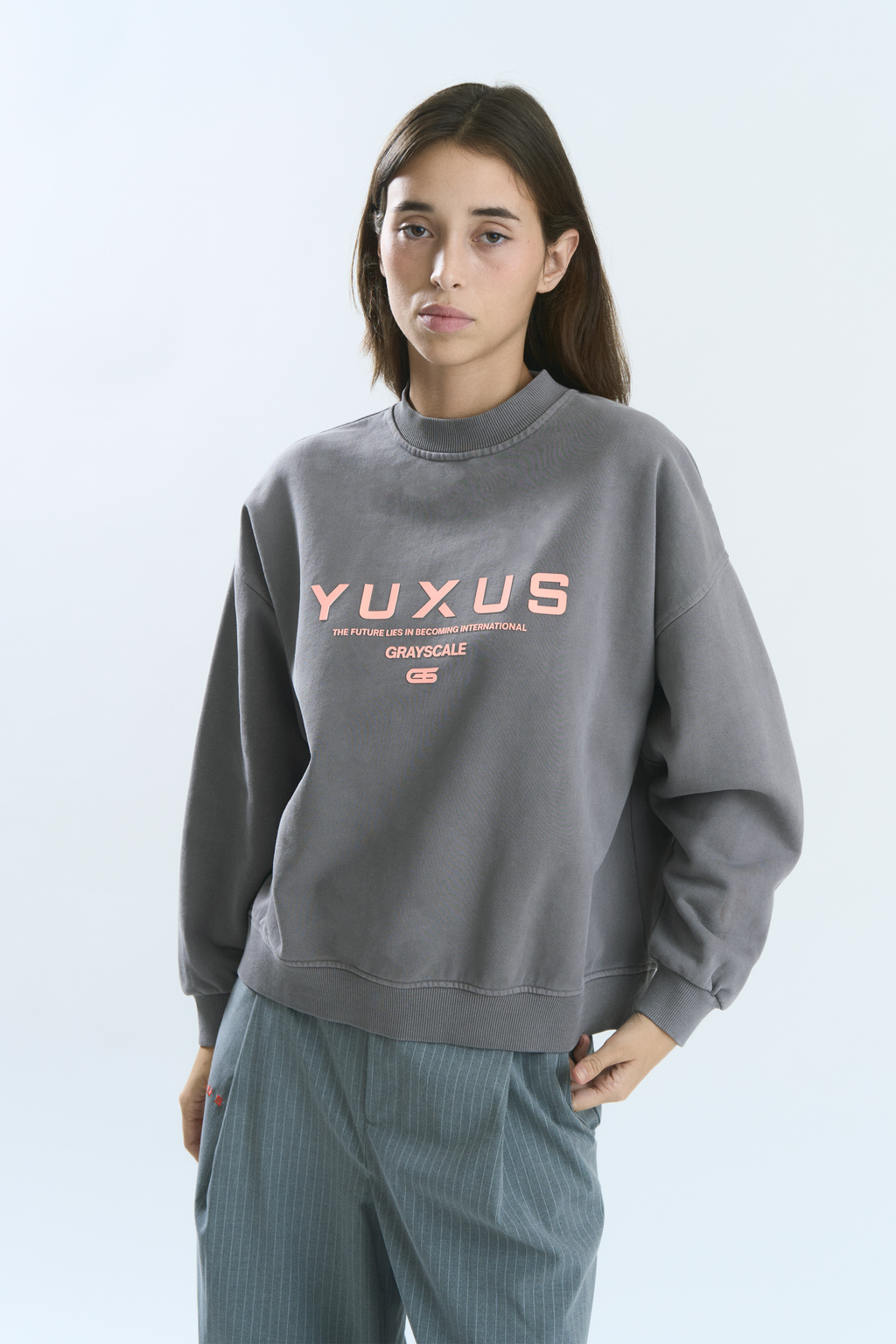 DIM "GRAYSCALE" CREWNECK