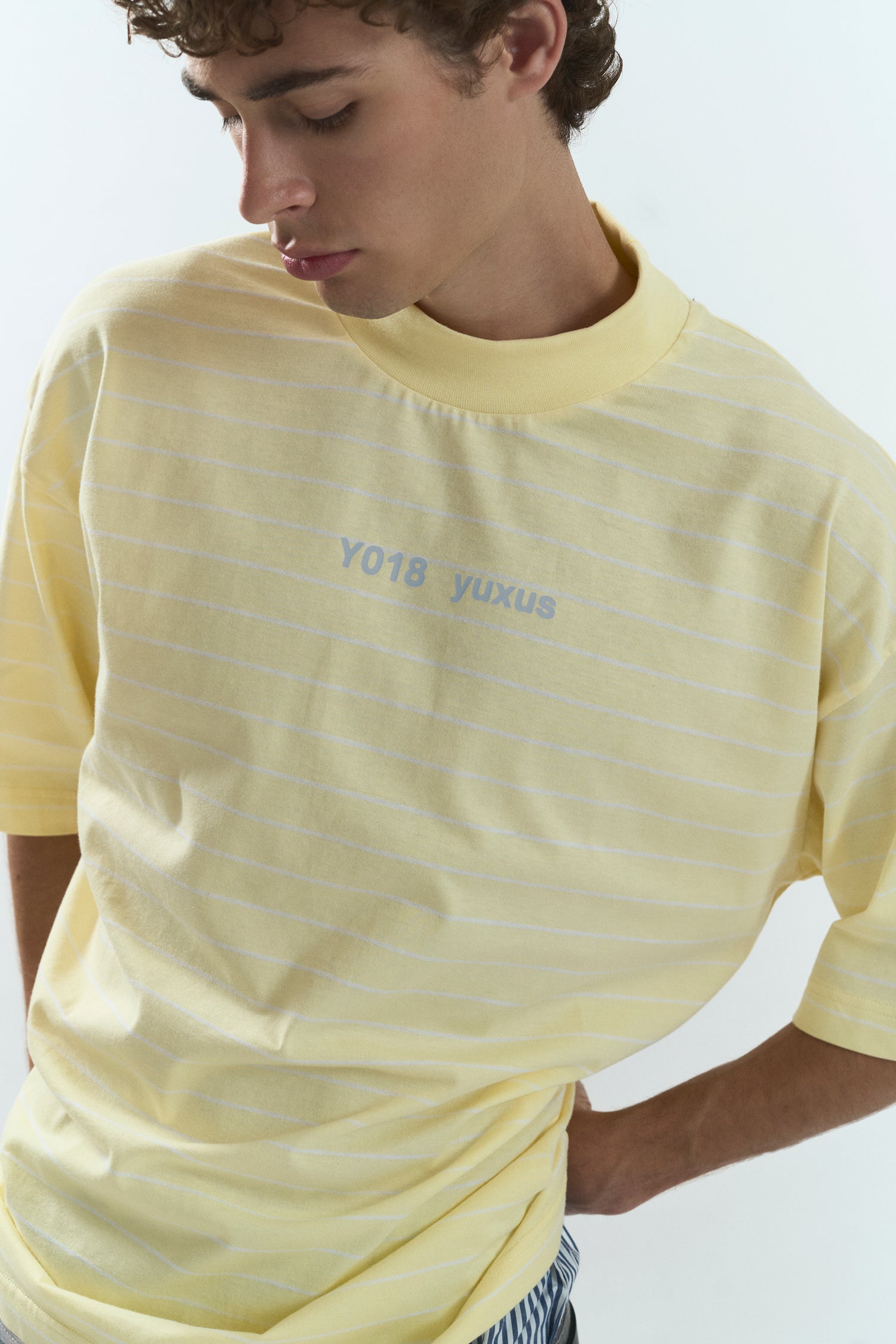 KIND "LOWERCASE" T-SHIRT YELLOW
