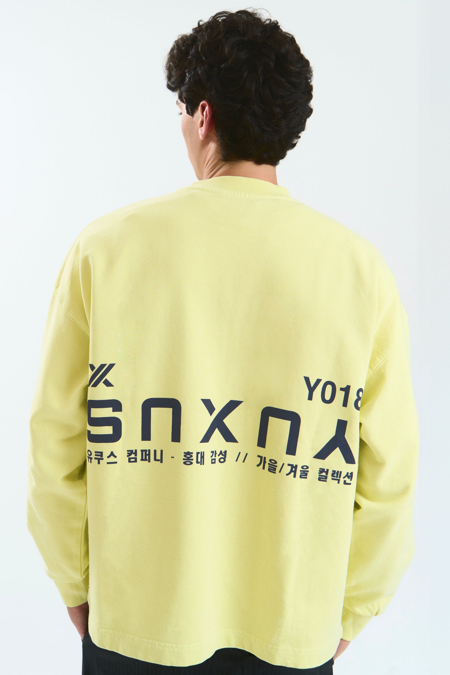 CANDLE "HONGDAE" CREWNECK