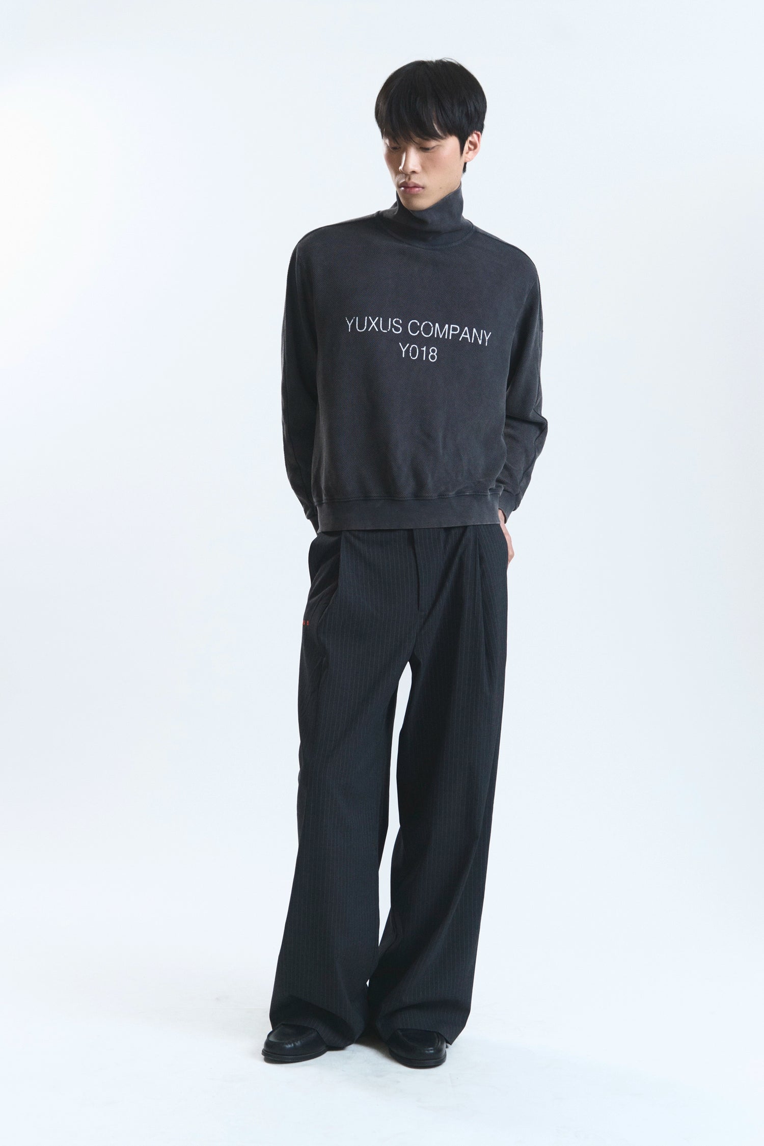 TIN "MEMORIES" CREWNECK
