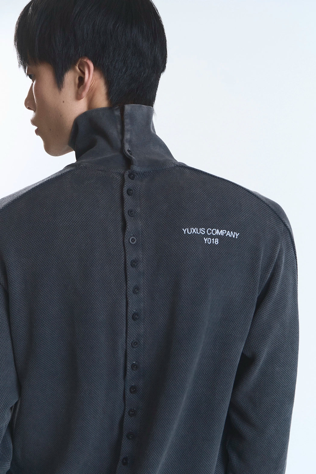 TIN "MEMORIES" CREWNECK