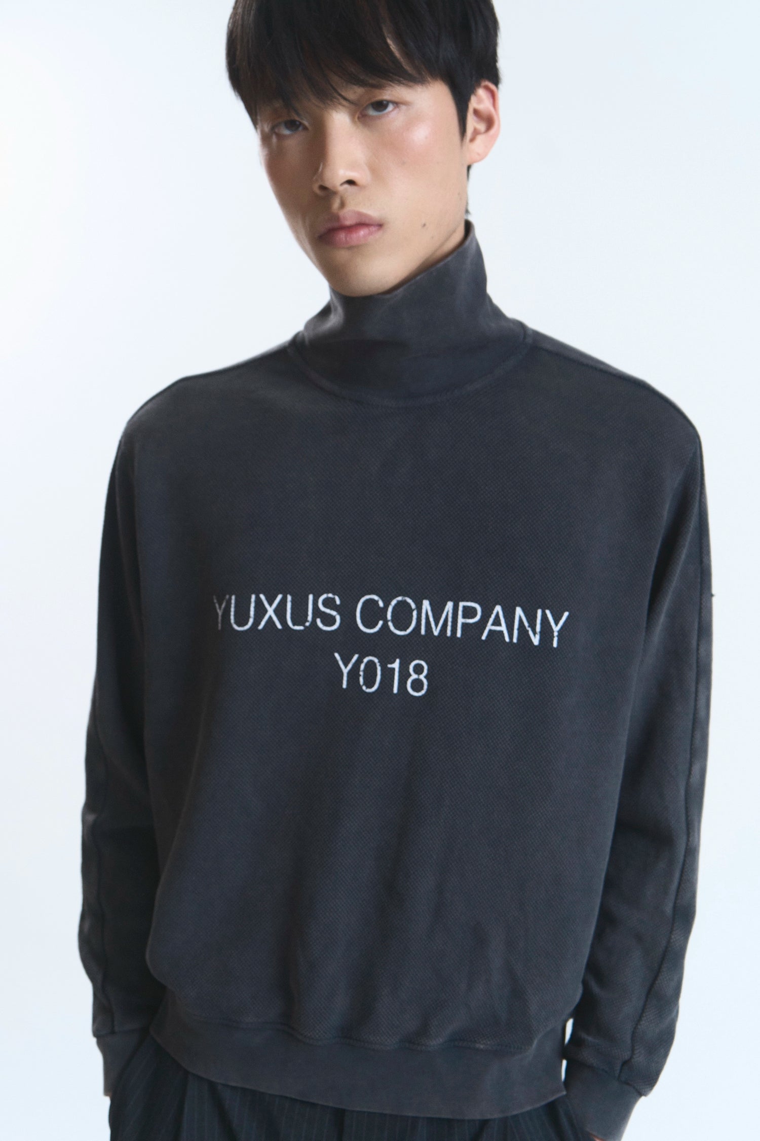 TIN "MEMORIES" CREWNECK