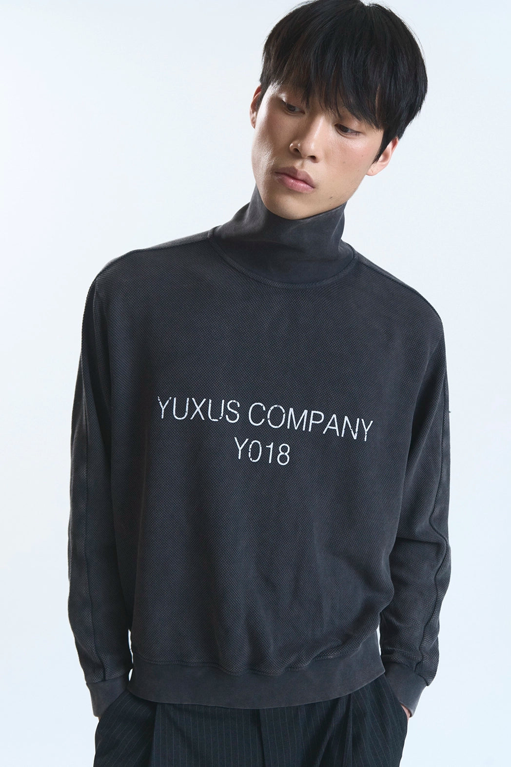 TIN "MEMORIES" CREWNECK