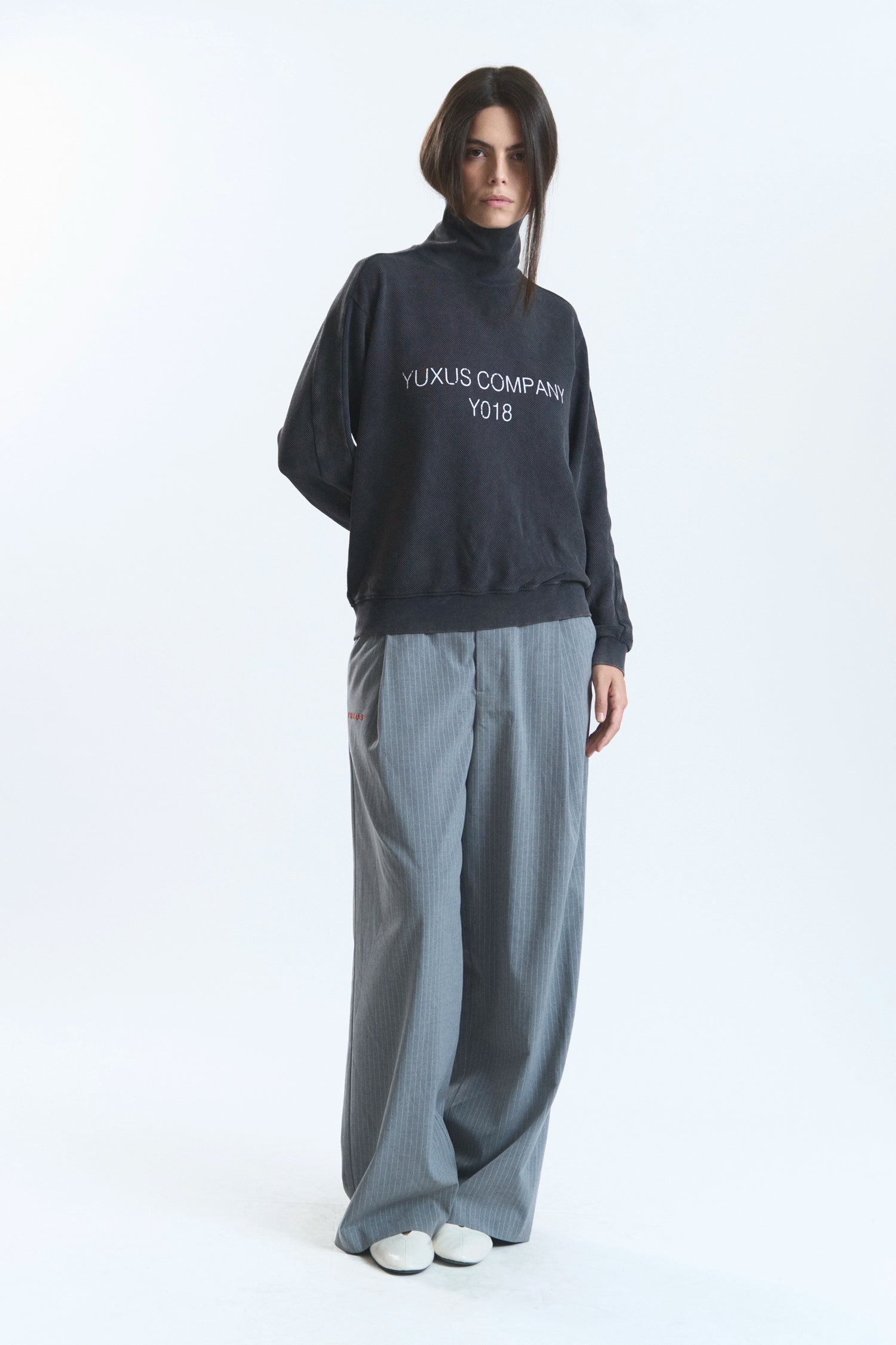 TIN "MEMORIES" CREWNECK