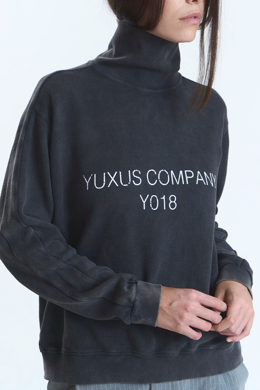 TIN "MEMORIES" CREWNECK