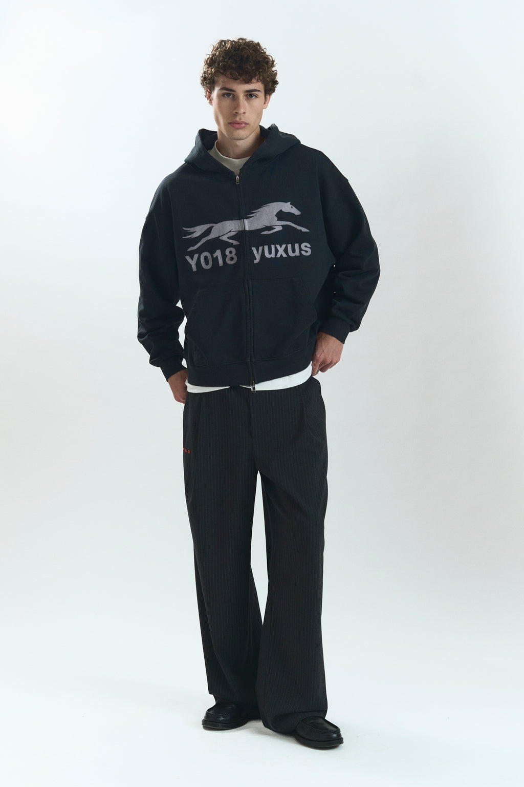 GARN "LOWERCASE" ZIP BLACK