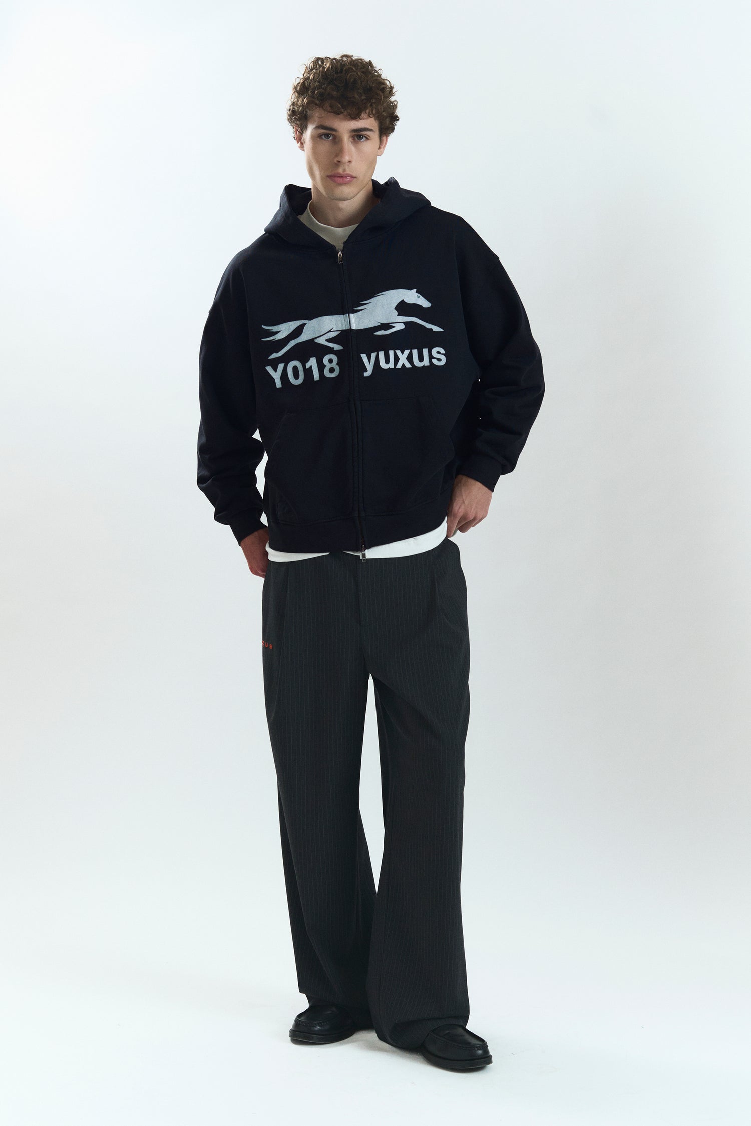 GARN "LOWERCASE" ZIP BLACK