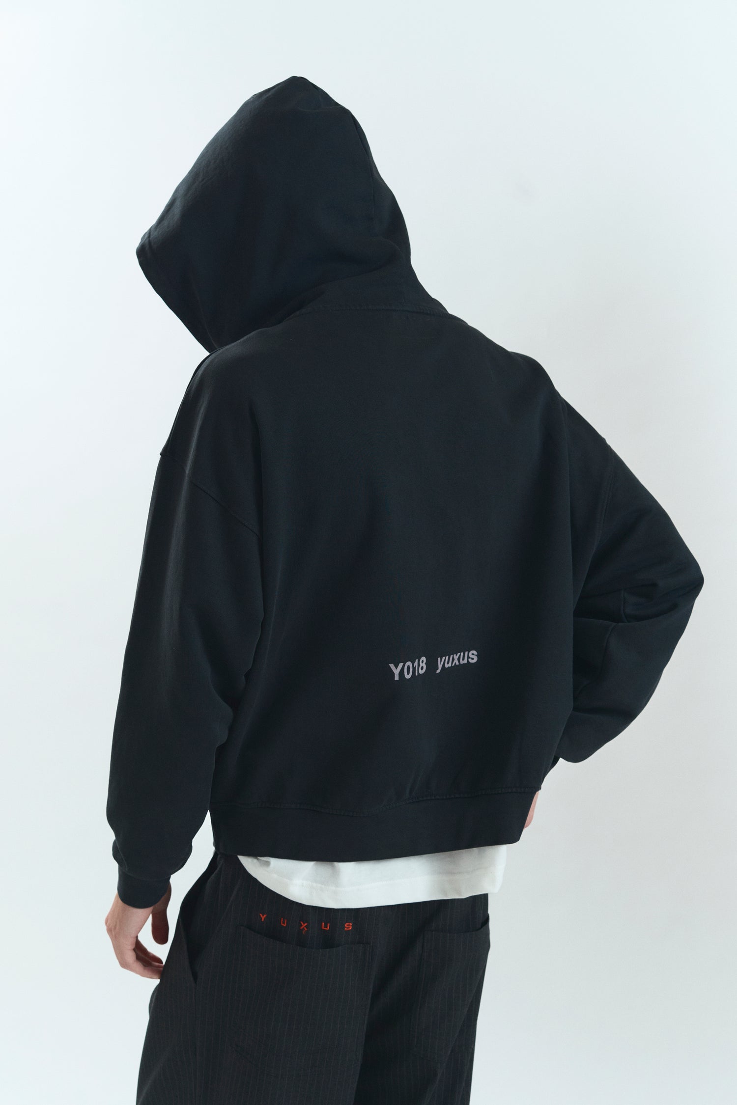 GARN "LOWERCASE" ZIP BLACK