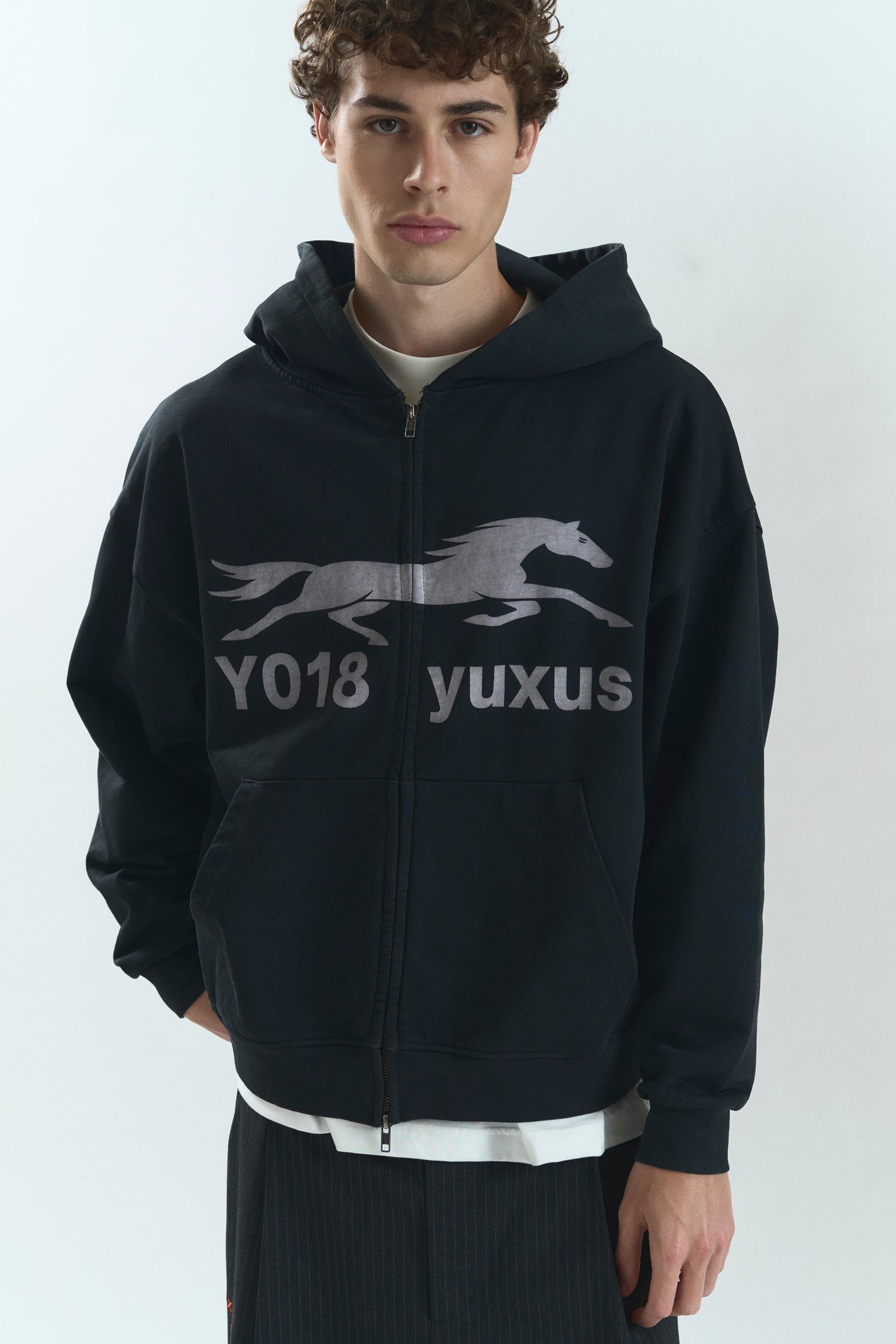 GARN "LOWERCASE" ZIP BLACK