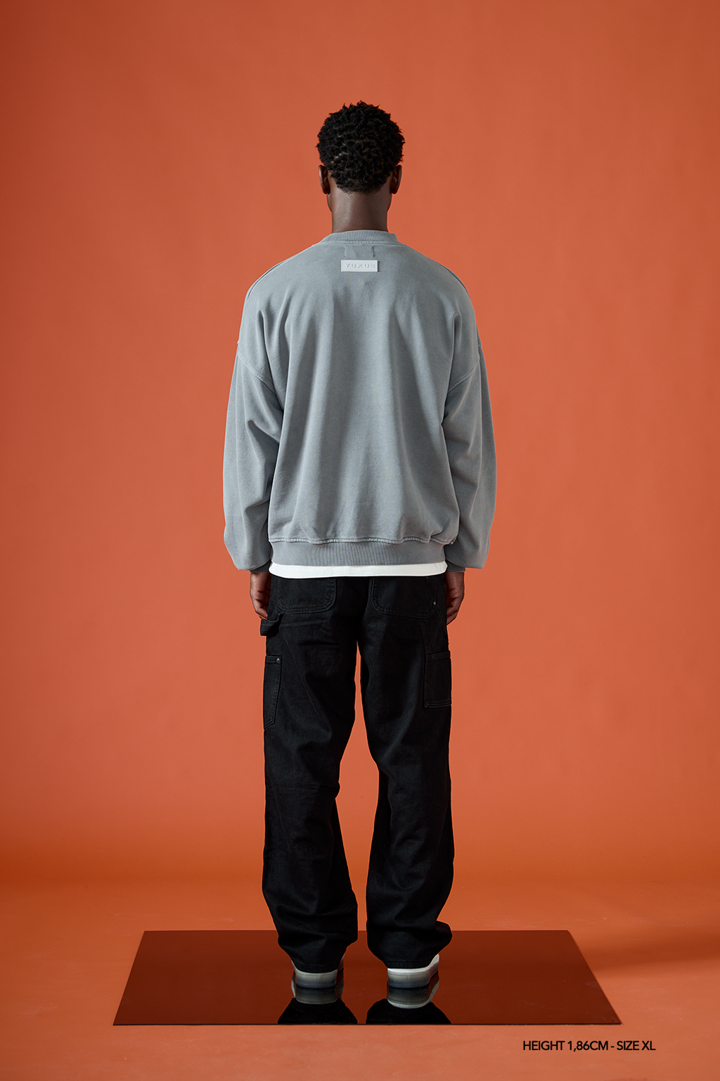 DIM "GRAYSCALE" CREWNECK