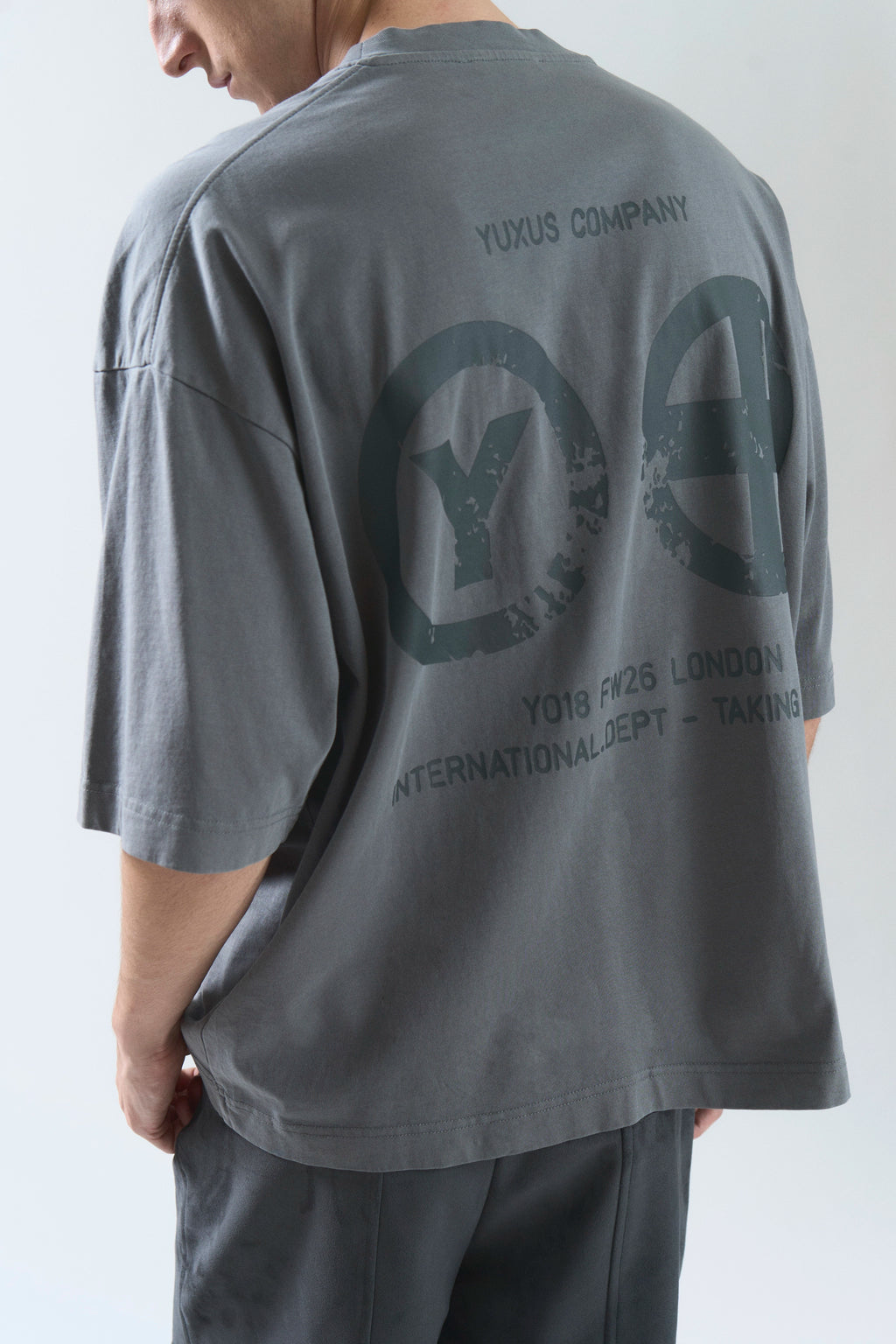 BRACE T-SHIRT DARK GREY