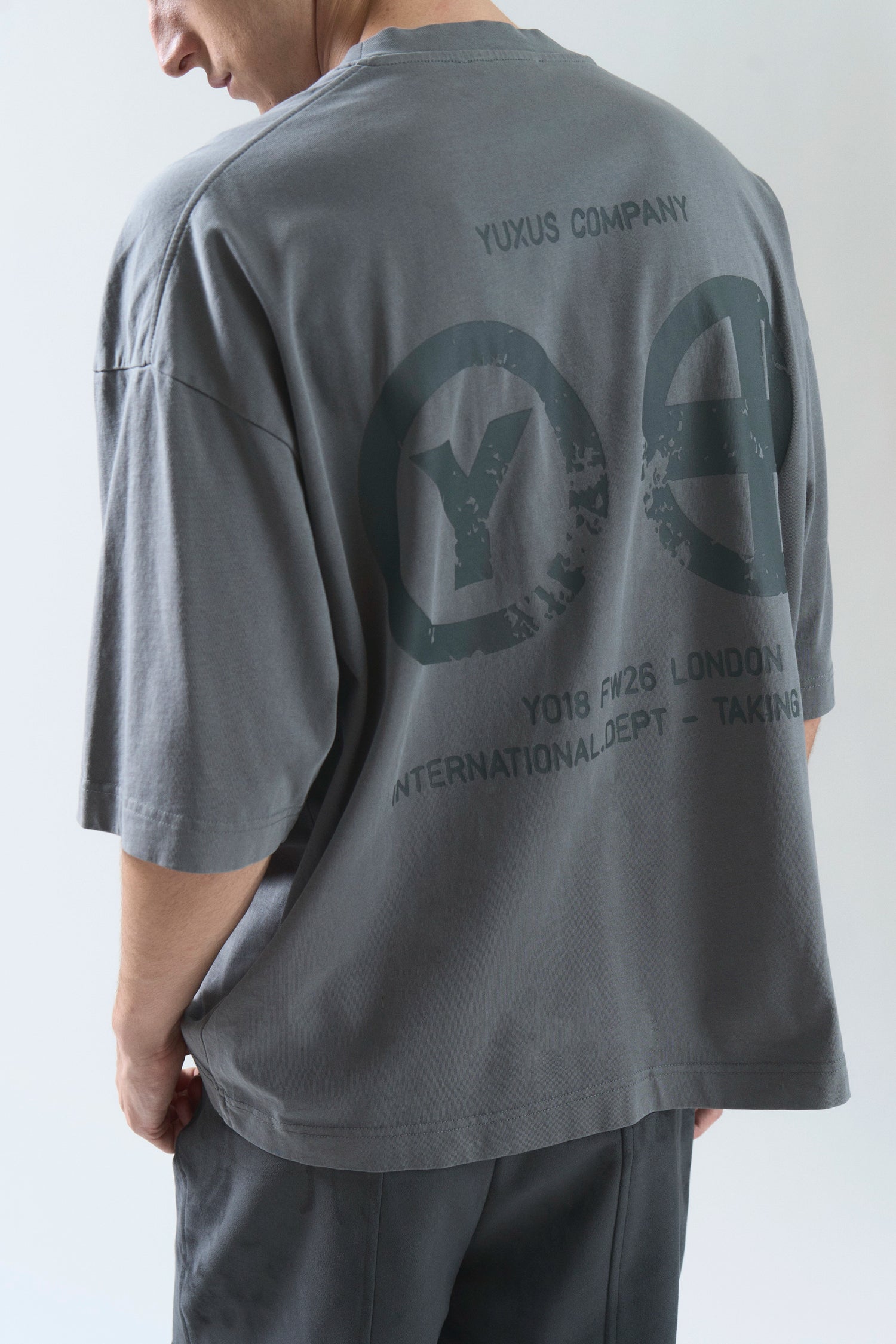 BRACE T-SHIRT DARK GREY