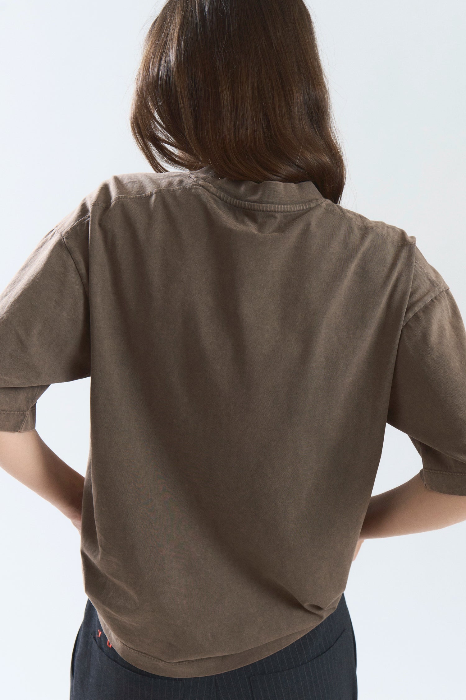 BASIC TEE BROWN