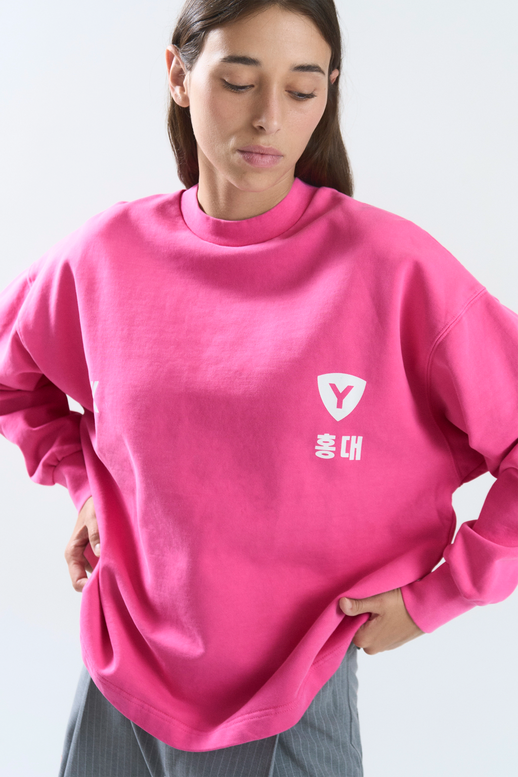 RUBER "HONGDAE" CREWNECK